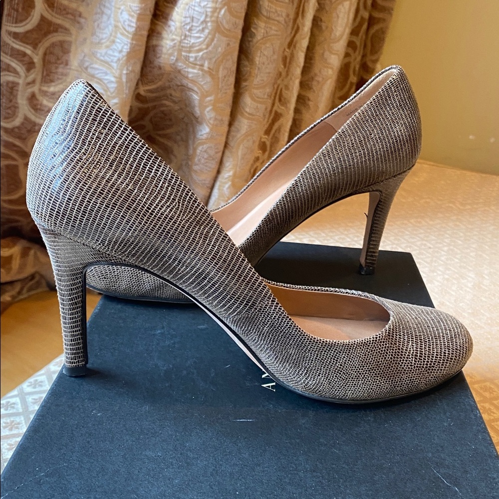 Ann Taylor Textured Tan Heels